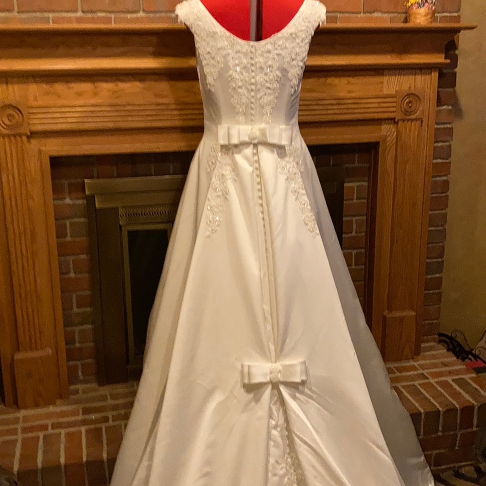 NWOT sz 18 Michaelangelo ivory satin bridal gown